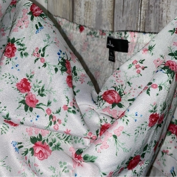 Lulus Cute Factor White Floral Puff Sleeve Crop Top - Picture 3 of 6